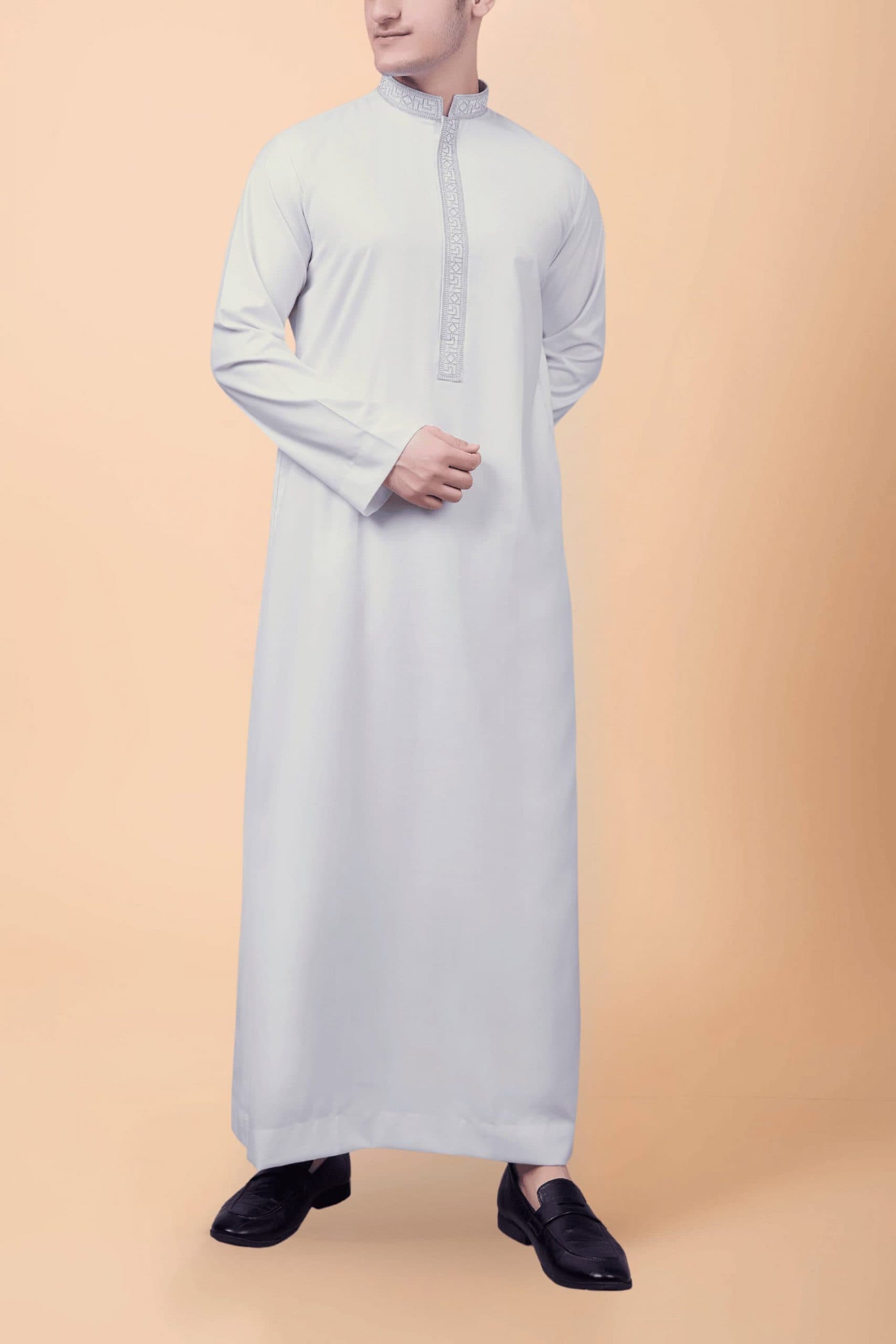 Pure White Men’s Thobe with Silver Geometric Embroidery Strip